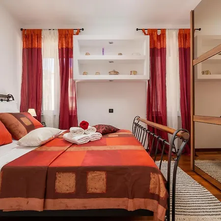 Camellia- Cozy * Split